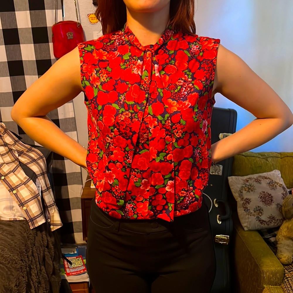 Cute red flower assorted top.